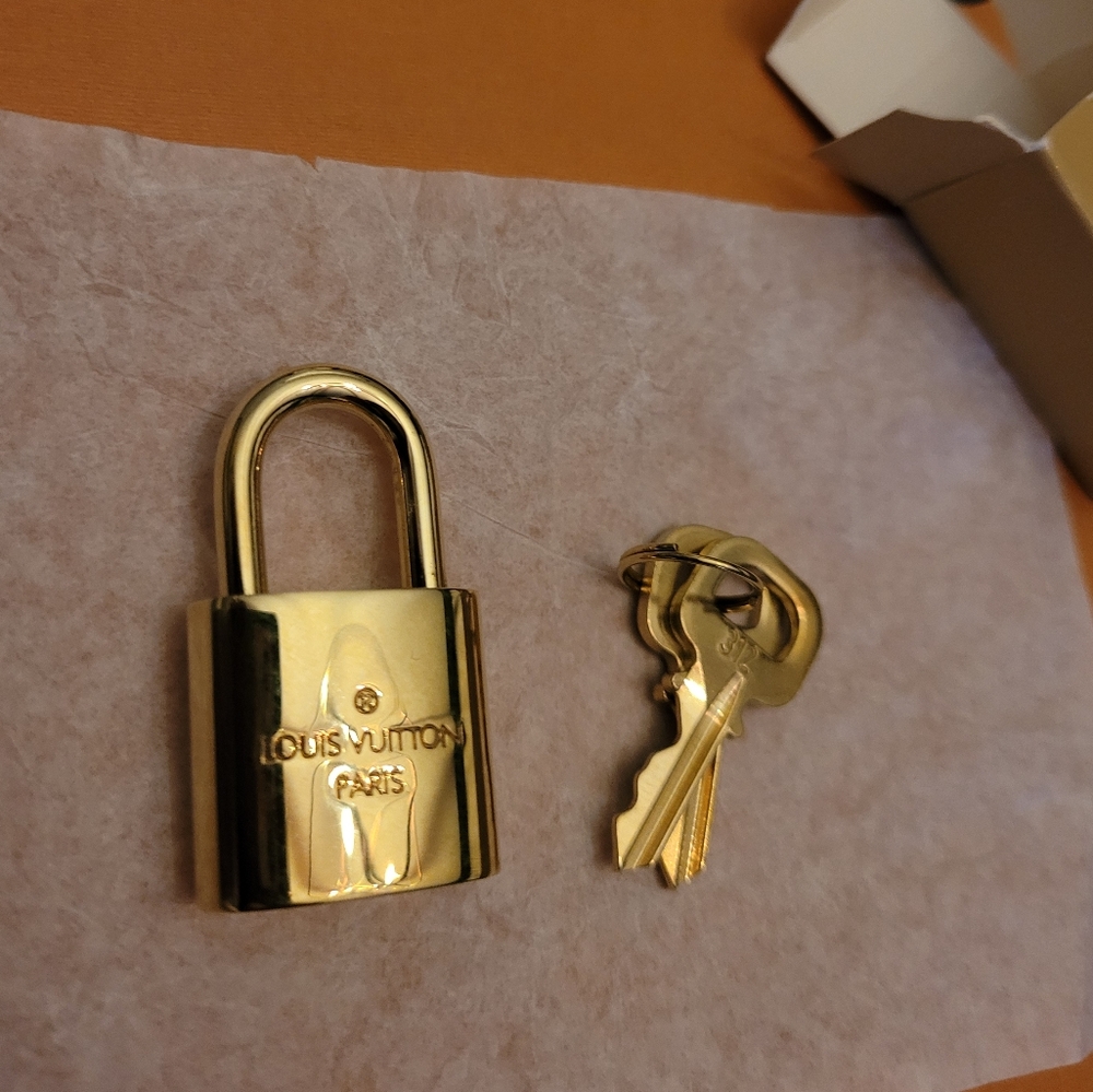 #312 Louis Vuitton Padlock and 2 Keys - Picture 3 of 6